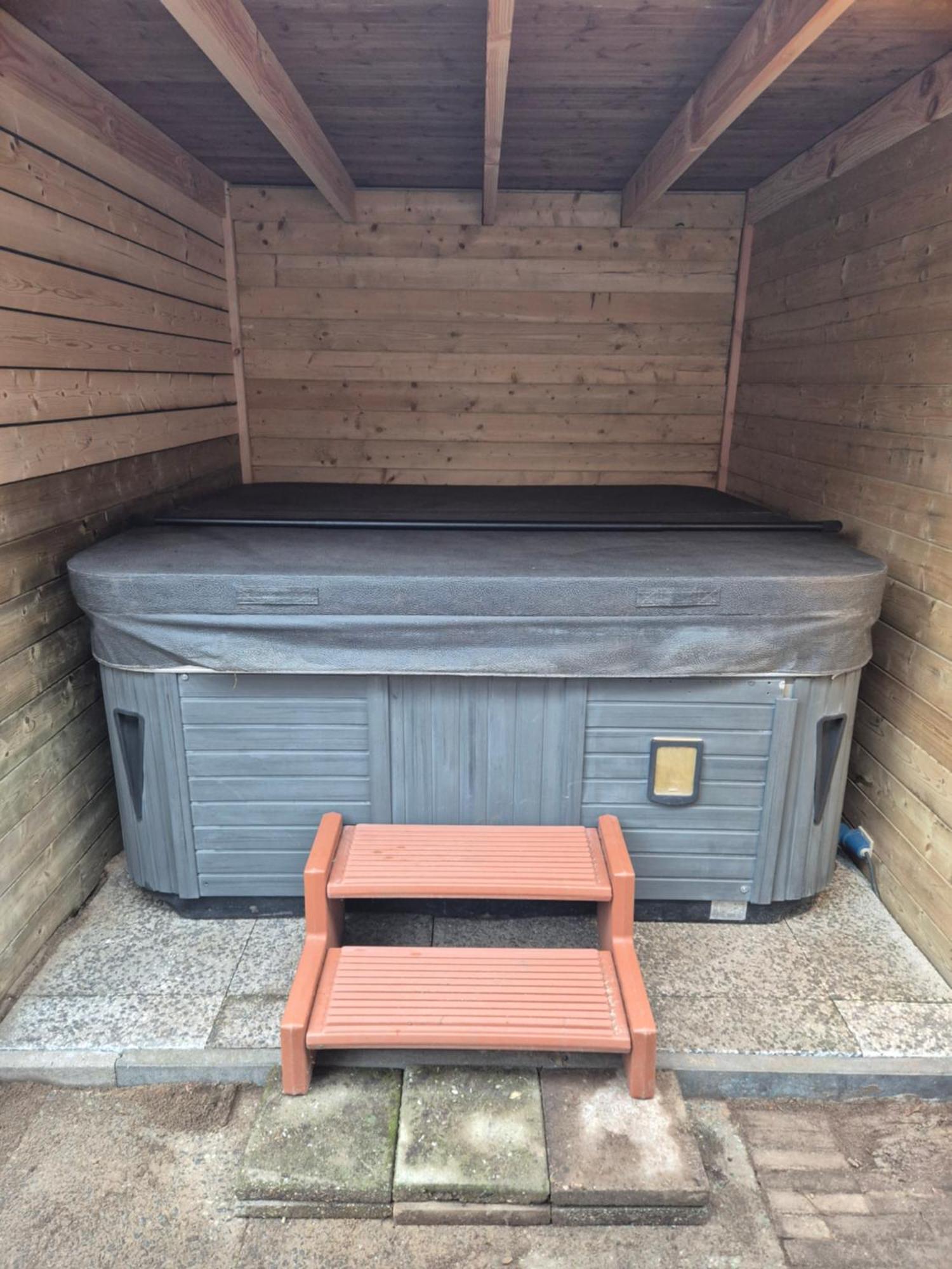 Luxe Boshuisje Met Prive Wellness & Jacuzzi Op De Veluwe Ermelo Exterior photo